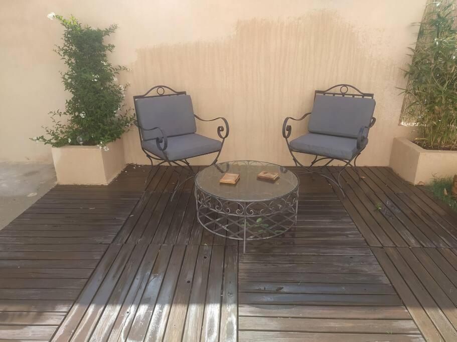 Apartamento Le Petit Pied A Terre Du Luberon Mérindol Exterior foto