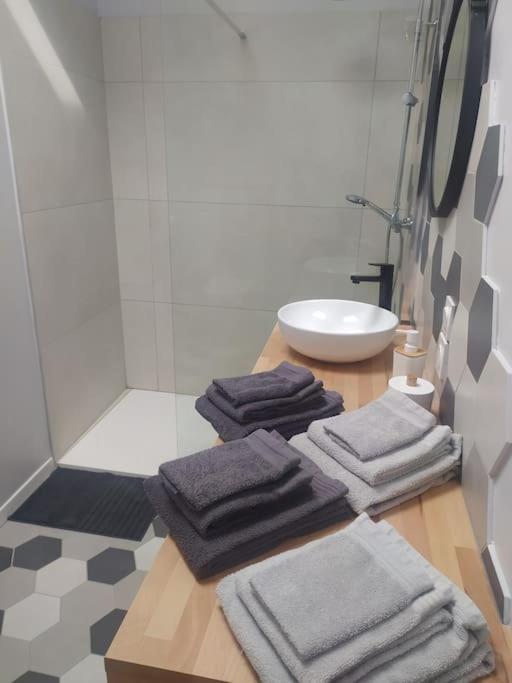 Apartamento Le Petit Pied A Terre Du Luberon Mérindol Exterior foto