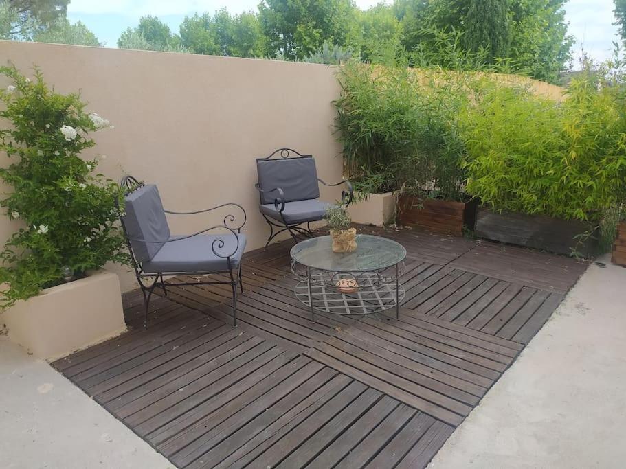 Apartamento Le Petit Pied A Terre Du Luberon Mérindol Exterior foto