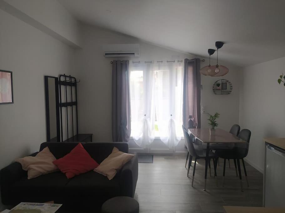 Apartamento Le Petit Pied A Terre Du Luberon Mérindol Exterior foto