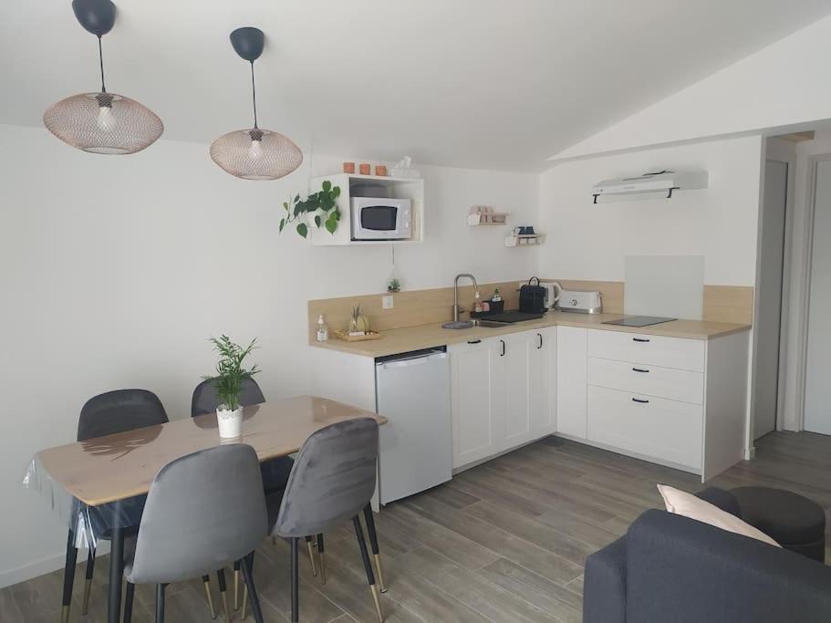 Apartamento Le Petit Pied A Terre Du Luberon Mérindol Exterior foto